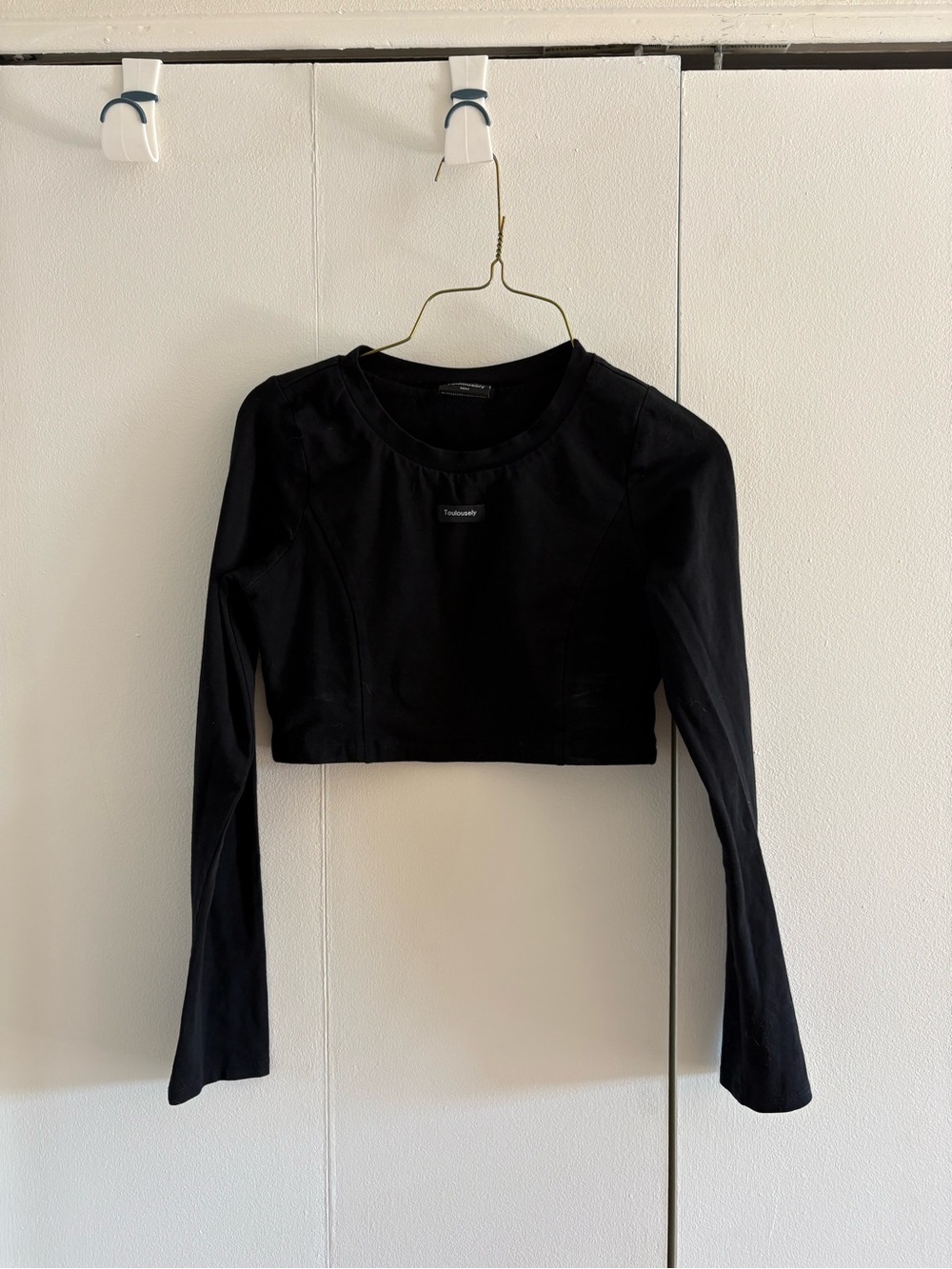 Black Cropped Long-Sleeve Crew Top